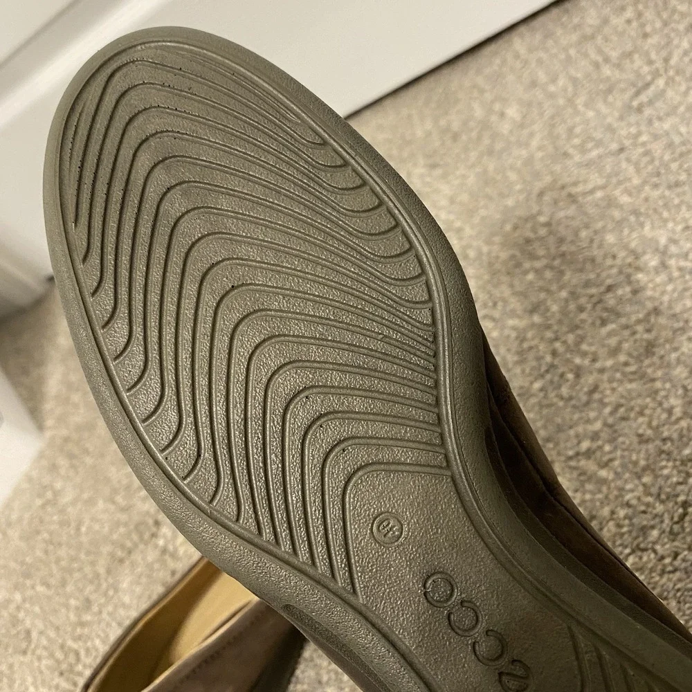 Ecco Slip On Loafers Sz 9.5 EU 40 Brown Nubuck Leather Classic Casual Comfort